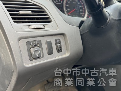 2013 Zinger 2.4 自排 跑十八萬