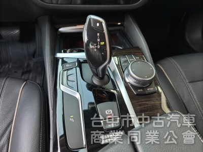 2017 BMW 520i 總代理 跑十二萬公里