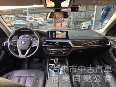 2017 BMW 520i 總代理 跑十二萬公里