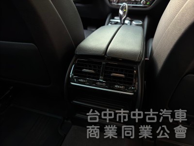 2017 BMW 520i 總代理 跑十二萬公里