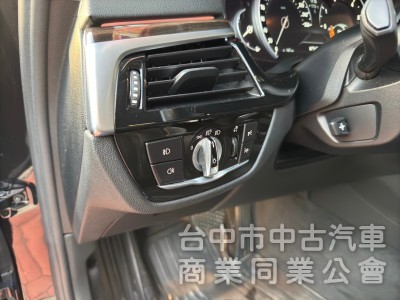 2017 BMW 520i 總代理 跑十二萬公里