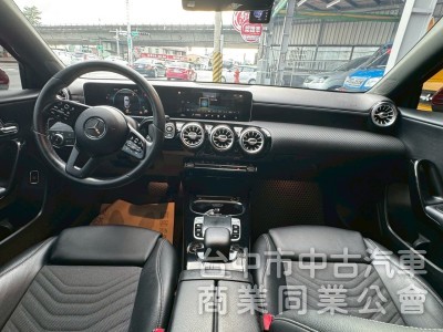 2019 A180 四門