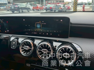 2019 A180 四門