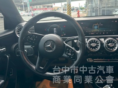 2019 A180 四門