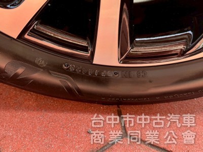 2019 CHR 1.2豪華 跑七萬多公里