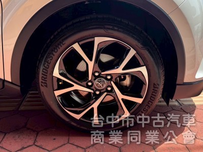 2019 CHR 1.2豪華 跑七萬多公里