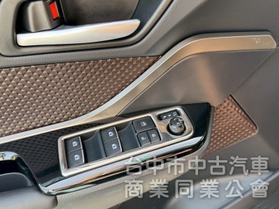 2019 CHR 1.2豪華 跑七萬多公里