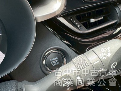 2019 CHR 1.2豪華 跑七萬多公里