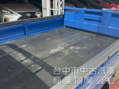 2022/11 小霸王 雙廂自排 跑三萬多公里