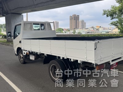 2017 Hino300 跑37萬 11.5呎