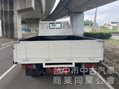 2017 Hino300 跑37萬 11.5呎