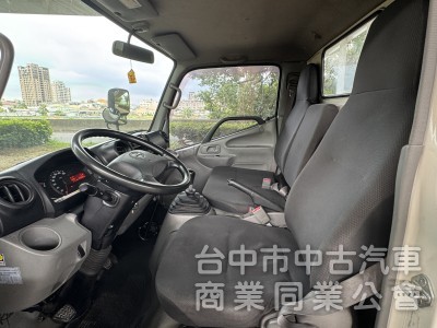 2017 Hino300 跑37萬 11.5呎