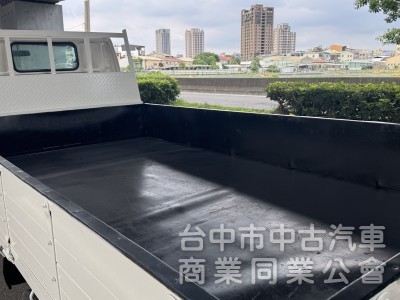 2017 Hino300 跑37萬 11.5呎