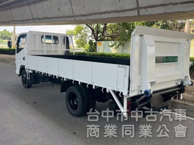 2011 堅達貨車 14呎半