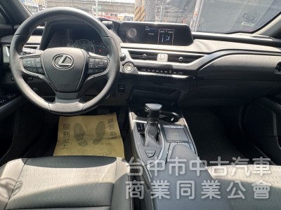2019 UX200 跑四萬多公里