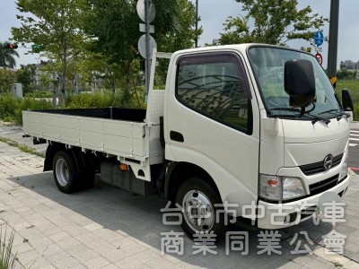 2017 Hino 300 跑37萬 11.5呎