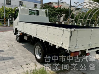 2017 Hino 300 跑37萬 11.5呎