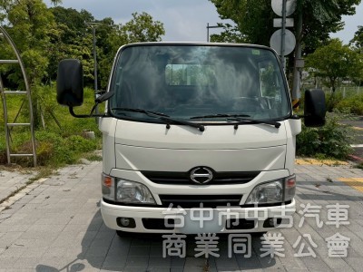 2017 Hino 300 跑37萬 11.5呎