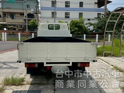 2017 Hino 300 跑37萬 11.5呎