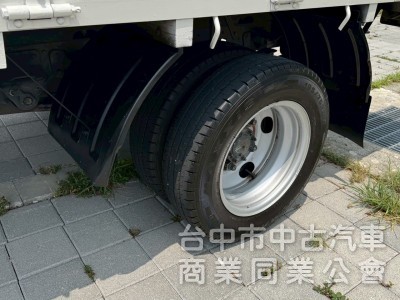2017 Hino 300 跑37萬 11.5呎