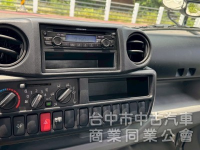 2017 Hino 300 跑37萬 11.5呎