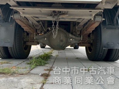 2017 Hino 300 跑37萬 11.5呎