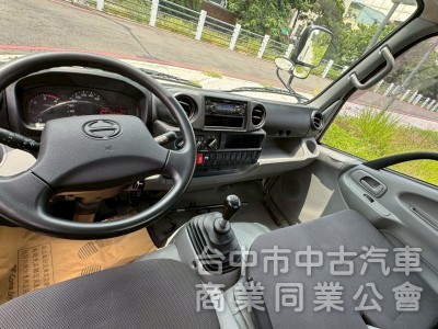 2017 Hino 300 跑37萬 11.5呎