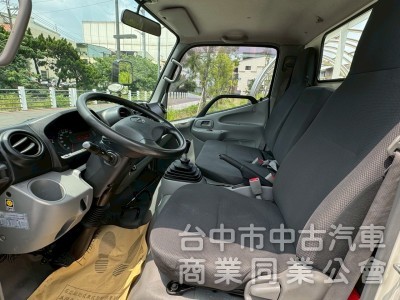 2017 Hino 300 跑37萬 11.5呎