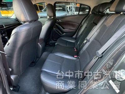 2018 Mazda 3 旗艦 跑六萬