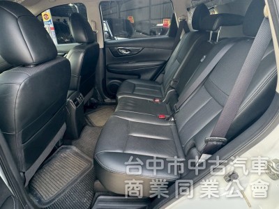 2018 X-Trail 玩美影音版 跑六萬