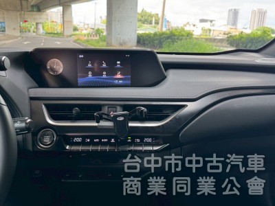 2019 UX200 跑四萬多公里