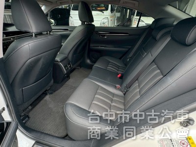 2016 ES200