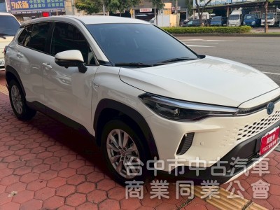 2025 Cross 油電 尊爵 跑一萬
