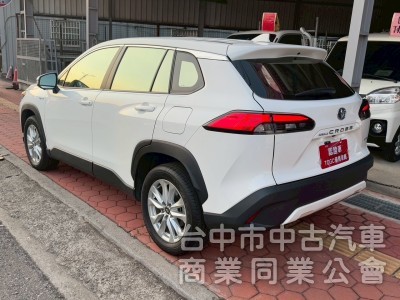 2025 Cross 油電 尊爵 跑一萬