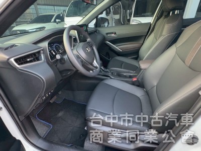 2025 Cross 油電 尊爵 跑一萬