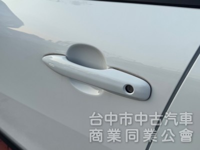 2025 Cross 油電 尊爵 跑一萬