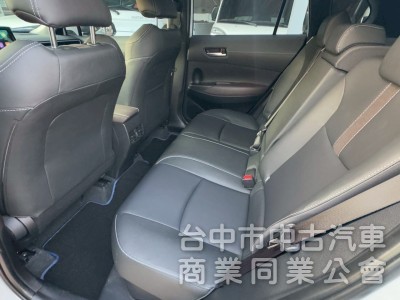 2025 Cross 油電 尊爵 跑一萬
