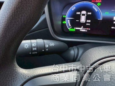2025 Cross 油電 尊爵 跑一萬