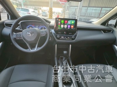 2025 Cross 油電 尊爵 跑一萬