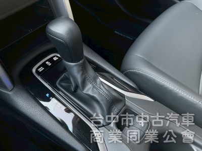 2025 Cross 油電 尊爵 跑一萬