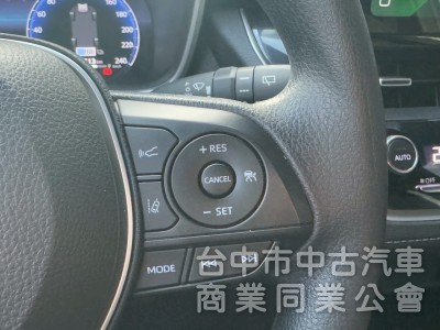 2025 Cross 油電 尊爵 跑一萬