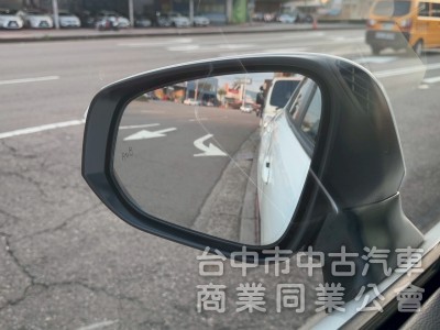 2025 Cross 油電 尊爵 跑一萬