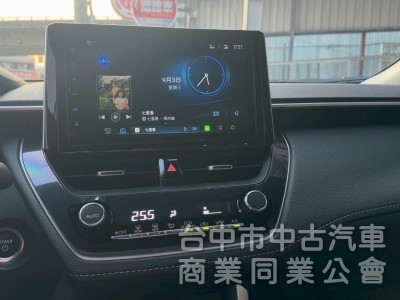 2025 Cross 油電 尊爵 跑一萬