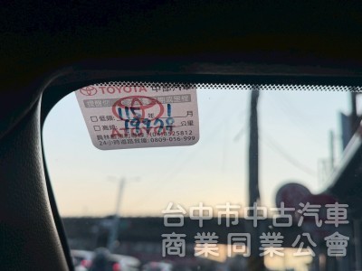 2025 Cross 油電 尊爵 跑一萬