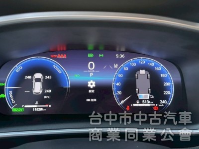 2025 Cross 油電 尊爵 跑一萬