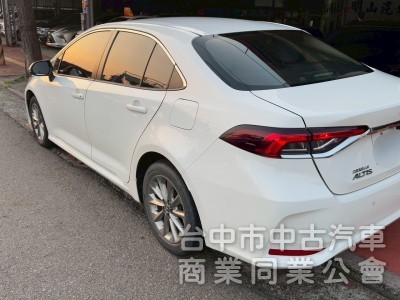 2021 Altis 豪華 跑四萬