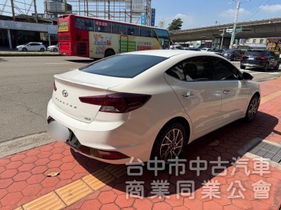 2019 Elantra 1.6旗艦 跑七萬多公里