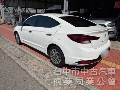 2019 Elantra 1.6旗艦 跑七萬多公里