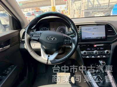 2019 Elantra 1.6旗艦 跑七萬多公里