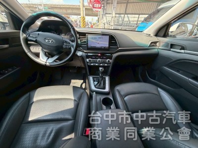 2019 Elantra 1.6旗艦 跑七萬多公里